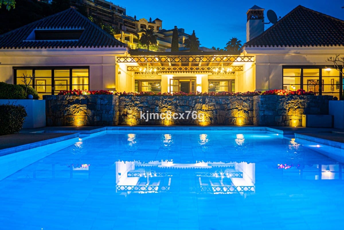 4 bedroom Villa for sale in Monte Halcones with pool garage - € 4,900,000 (Ref: 6386473)