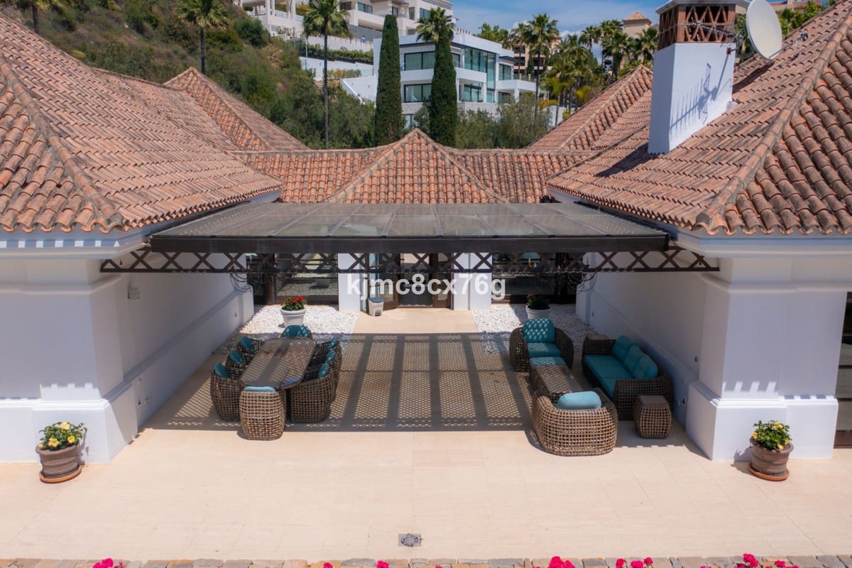 4 bedroom Villa for sale in Monte Halcones with pool garage - € 4,900,000 (Ref: 6386473)