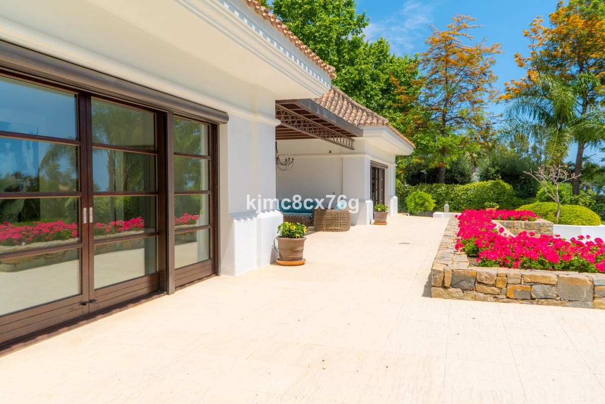 4 bedroom Villa for sale in Monte Halcones with pool garage - € 4,900,000 (Ref: 6386473)