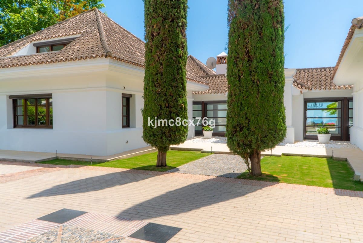 4 bedroom Villa for sale in Monte Halcones with pool garage - € 4,900,000 (Ref: 6386473)