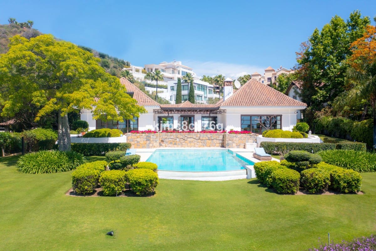 4 bedroom Villa for sale in Monte Halcones with pool garage - € 4,900,000 (Ref: 6386473)