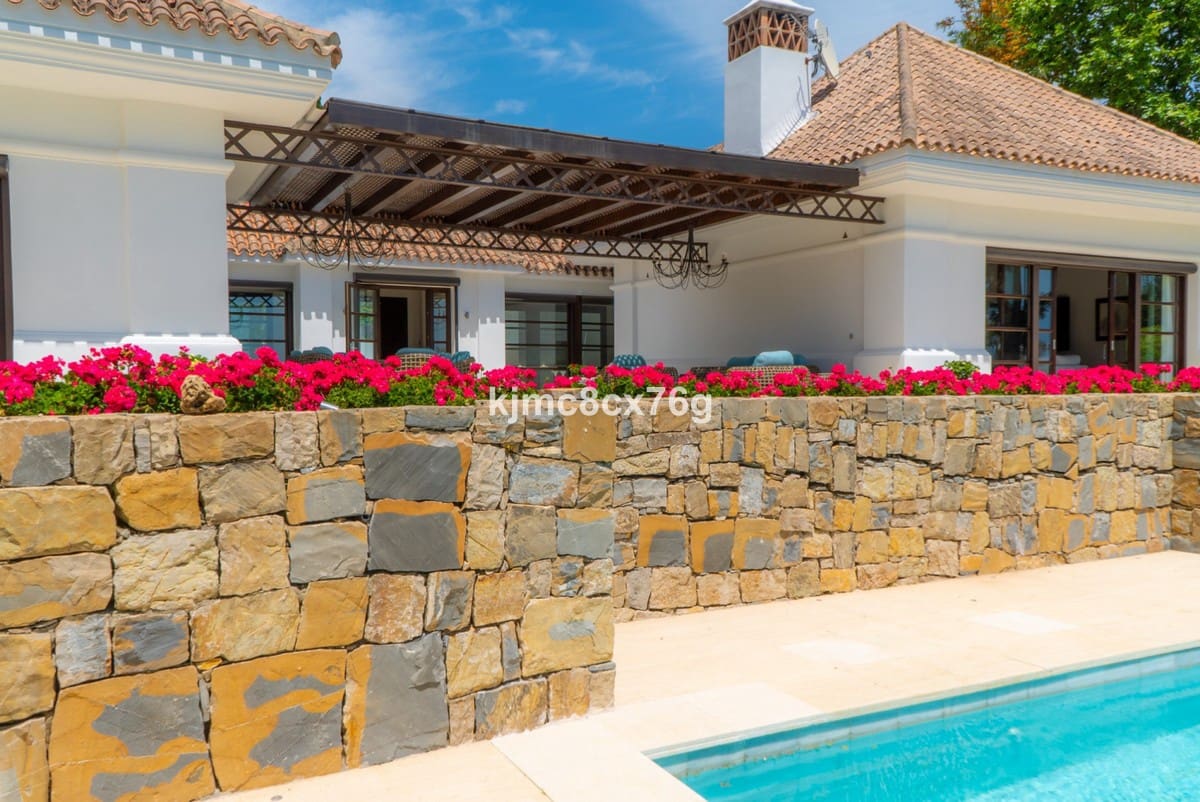4 bedroom Villa for sale in Monte Halcones with pool garage - € 4,900,000 (Ref: 6386473)