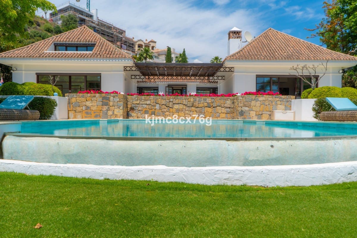4 bedroom Villa for sale in Monte Halcones with pool garage - € 4,900,000 (Ref: 6386473)