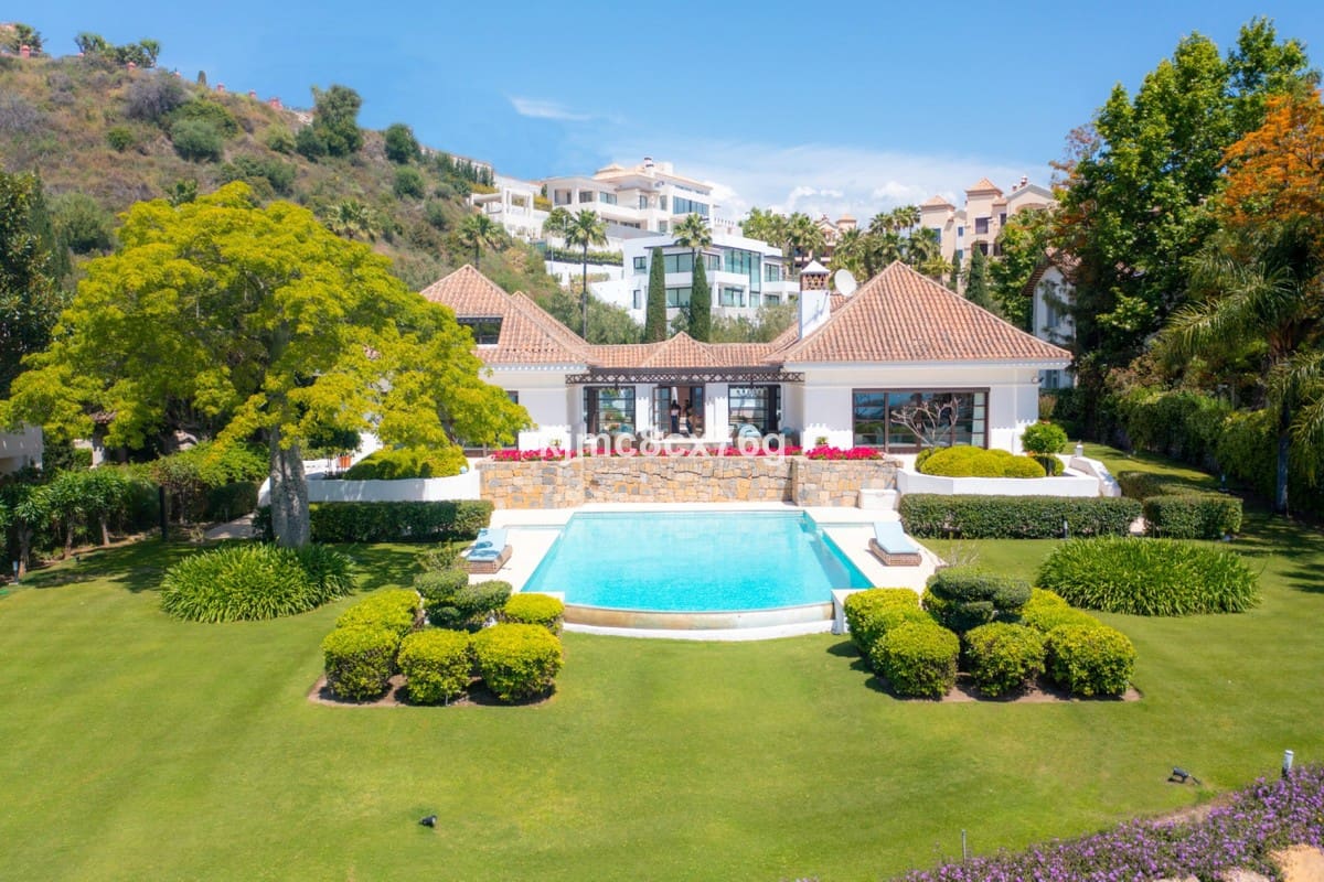 4 bedroom Villa for sale in Monte Halcones with pool garage - € 4,900,000 (Ref: 6386473)