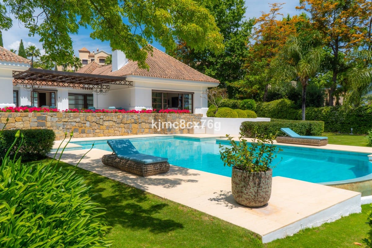 4 bedroom Villa for sale in Monte Halcones with pool garage - € 4,900,000 (Ref: 6386473)