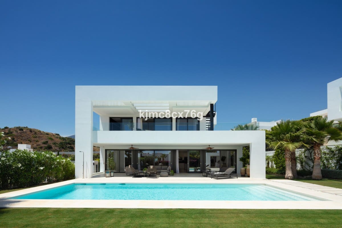 5 bedroom Villa for sale in Nueva Andalucia with pool garage - € 2,995,000 (Ref: 6386482)
