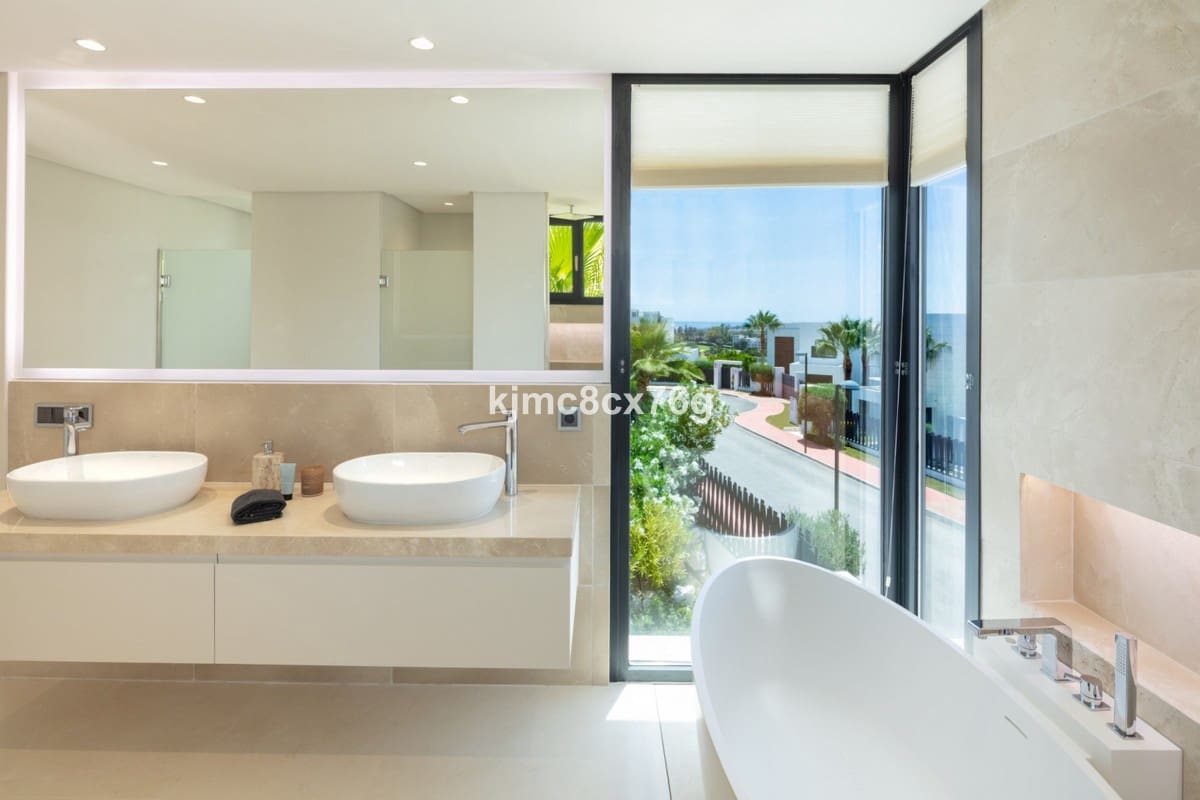 5 bedroom Villa for sale in Nueva Andalucia with pool garage - € 2,995,000 (Ref: 6386482)