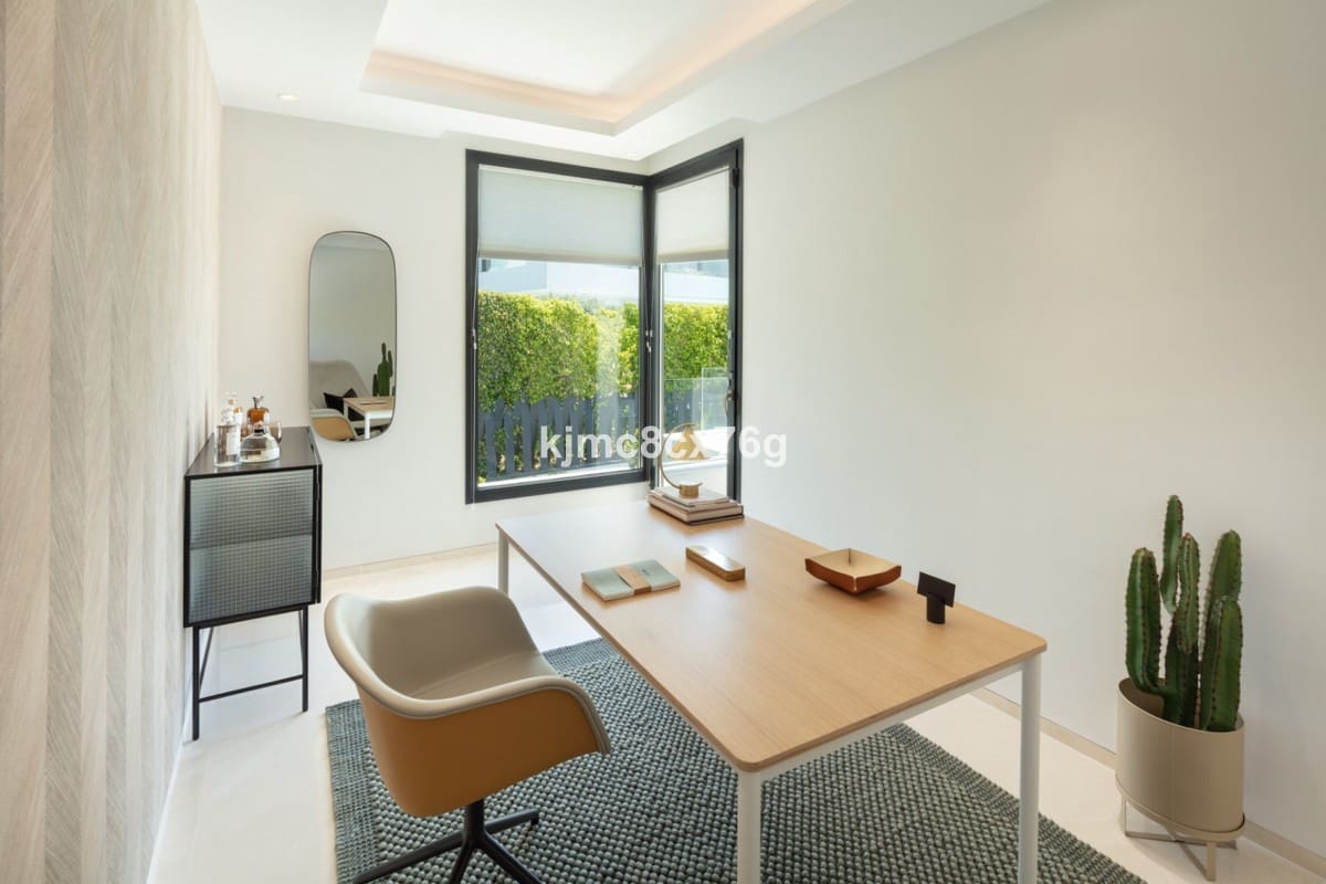 5 bedroom Villa for sale in Nueva Andalucia with pool garage - € 2,995,000 (Ref: 6386482)