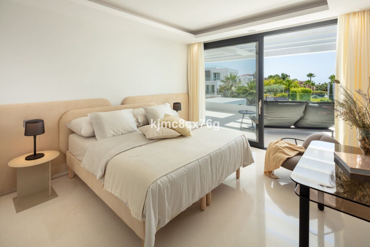 5 bedroom Villa for sale in Nueva Andalucia with pool garage - € 2,995,000 (Ref: 6386482)