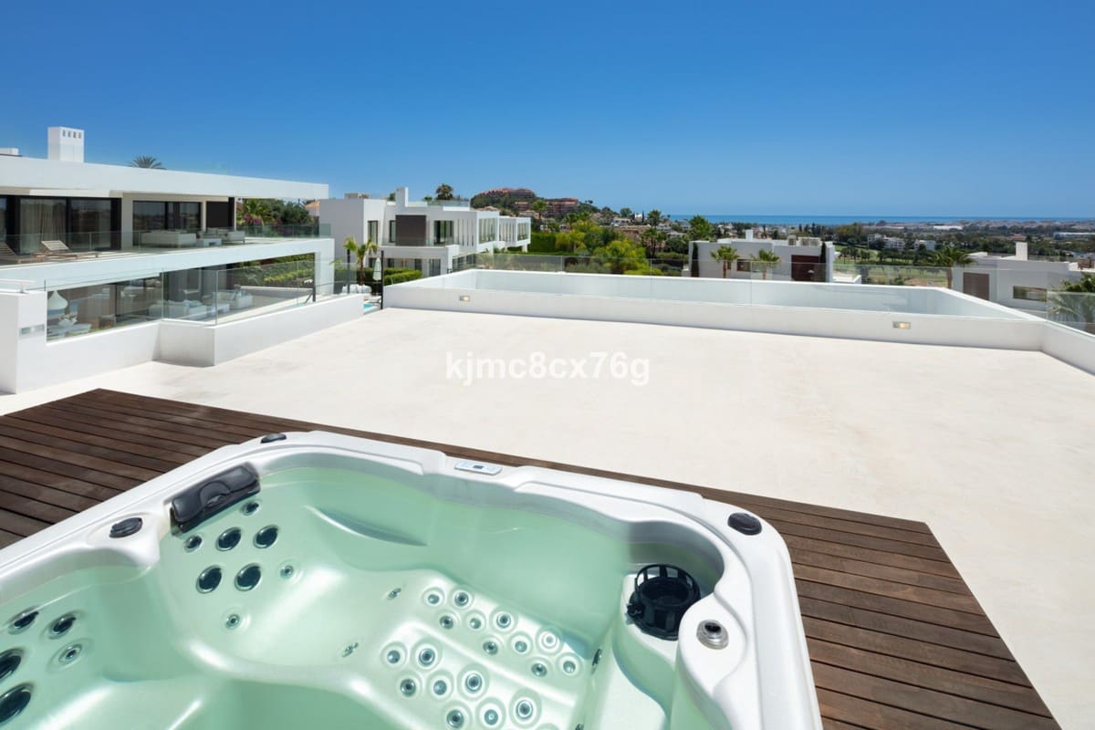 5 bedroom Villa for sale in Nueva Andalucia with pool garage - € 2,995,000 (Ref: 6386482)