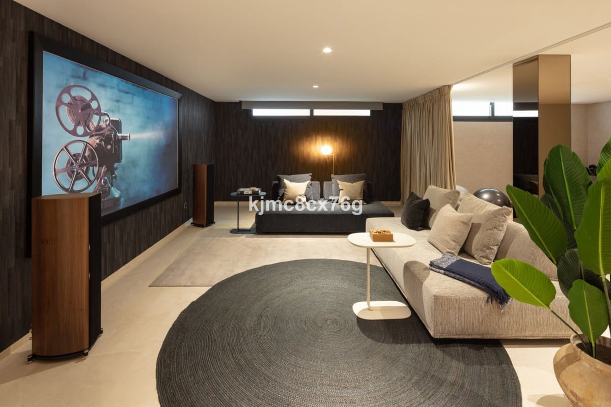 5 bedroom Villa for sale in Nueva Andalucia with pool garage - € 2,995,000 (Ref: 6386482)