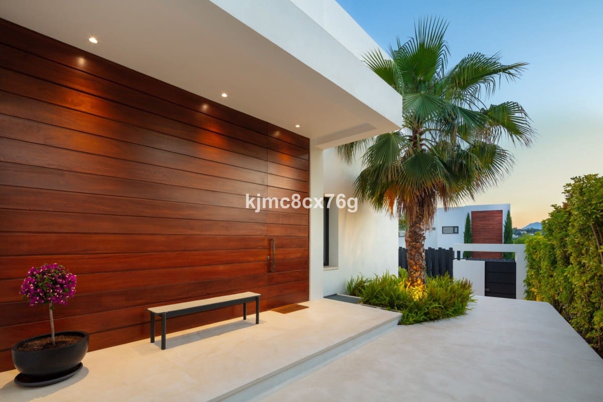 5 bedroom Villa for sale in Nueva Andalucia with pool garage - € 2,995,000 (Ref: 6386482)