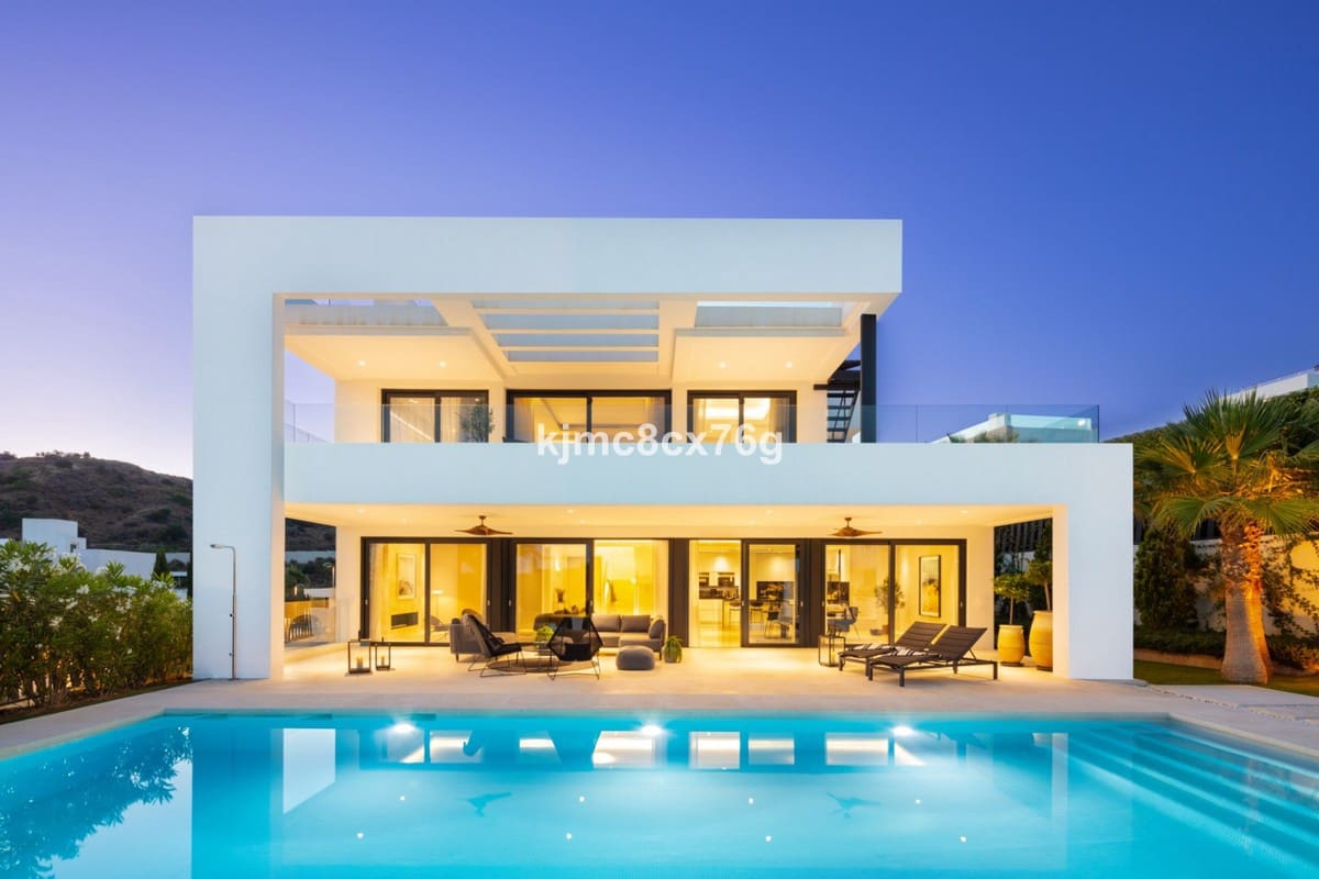 5 bedroom Villa for sale in Nueva Andalucia with pool garage - € 2,995,000 (Ref: 6386482)