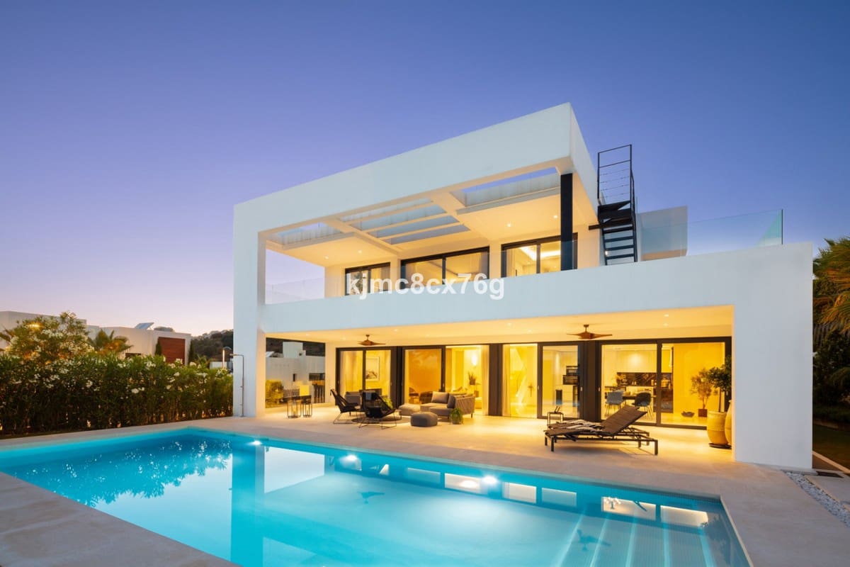5 bedroom Villa for sale in Nueva Andalucia with pool garage - € 2,995,000 (Ref: 6386482)
