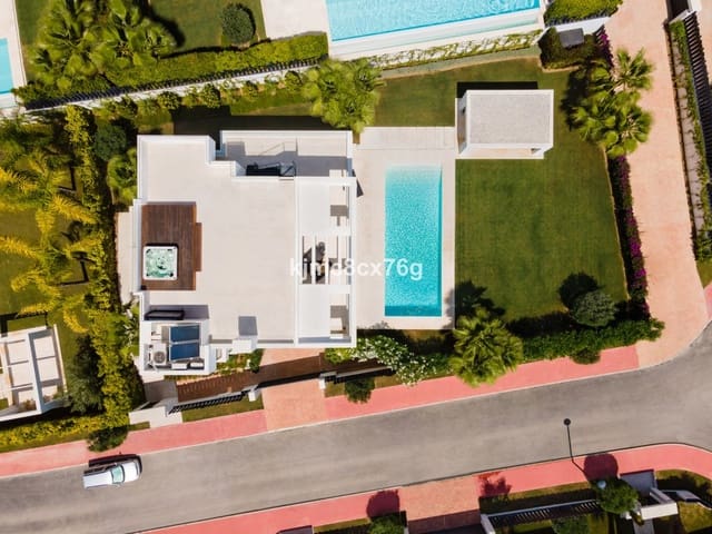 5 bedroom Villa for sale in Nueva Andalucia, Marbella with pool garage - € 2,995,000 (Ref: 6386482)