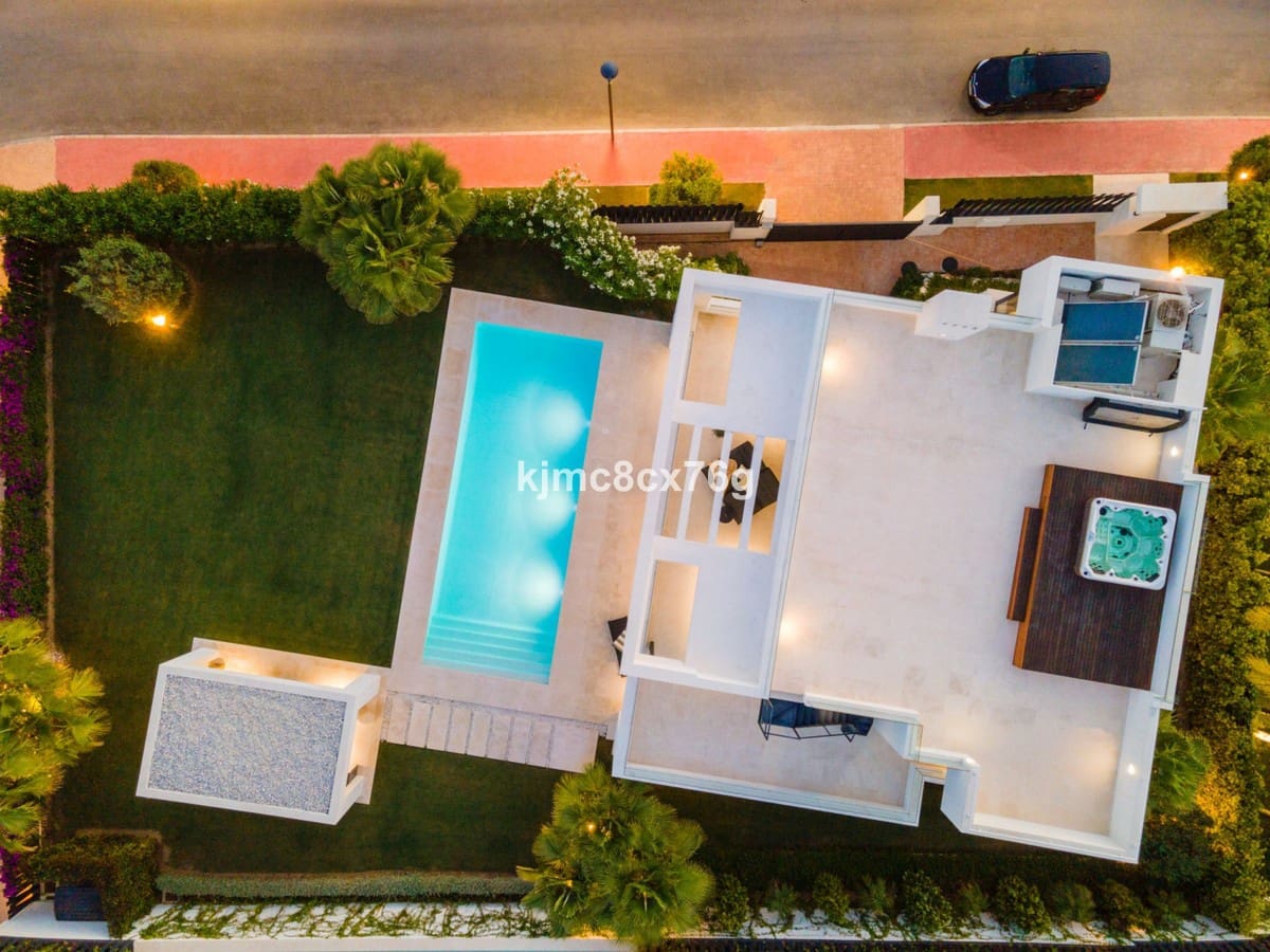 5 bedroom Villa for sale in Nueva Andalucia with pool garage - € 2,995,000 (Ref: 6386482)