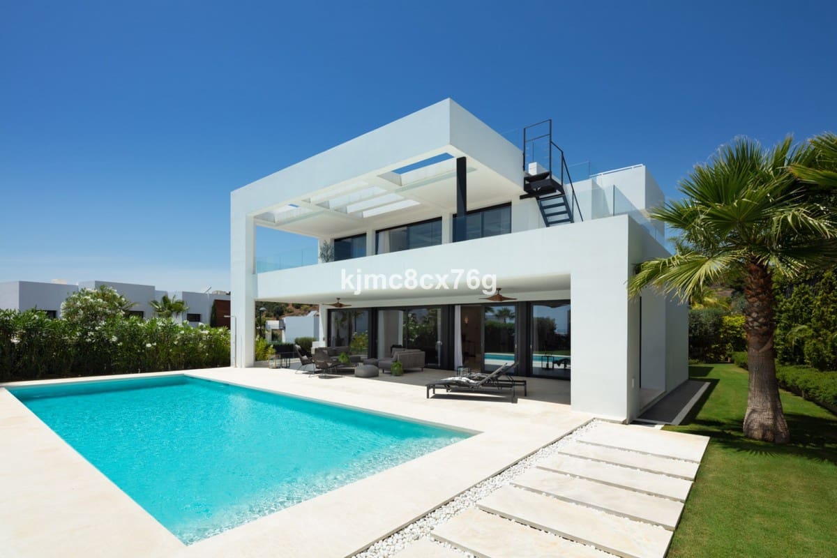5 bedroom Villa for sale in Nueva Andalucia with pool garage - € 2,995,000 (Ref: 6386482)