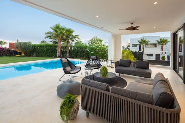 5 bedroom Villa for sale in Nueva Andalucia, Marbella with pool garage - € 2,995,000 (Ref: 6386482)