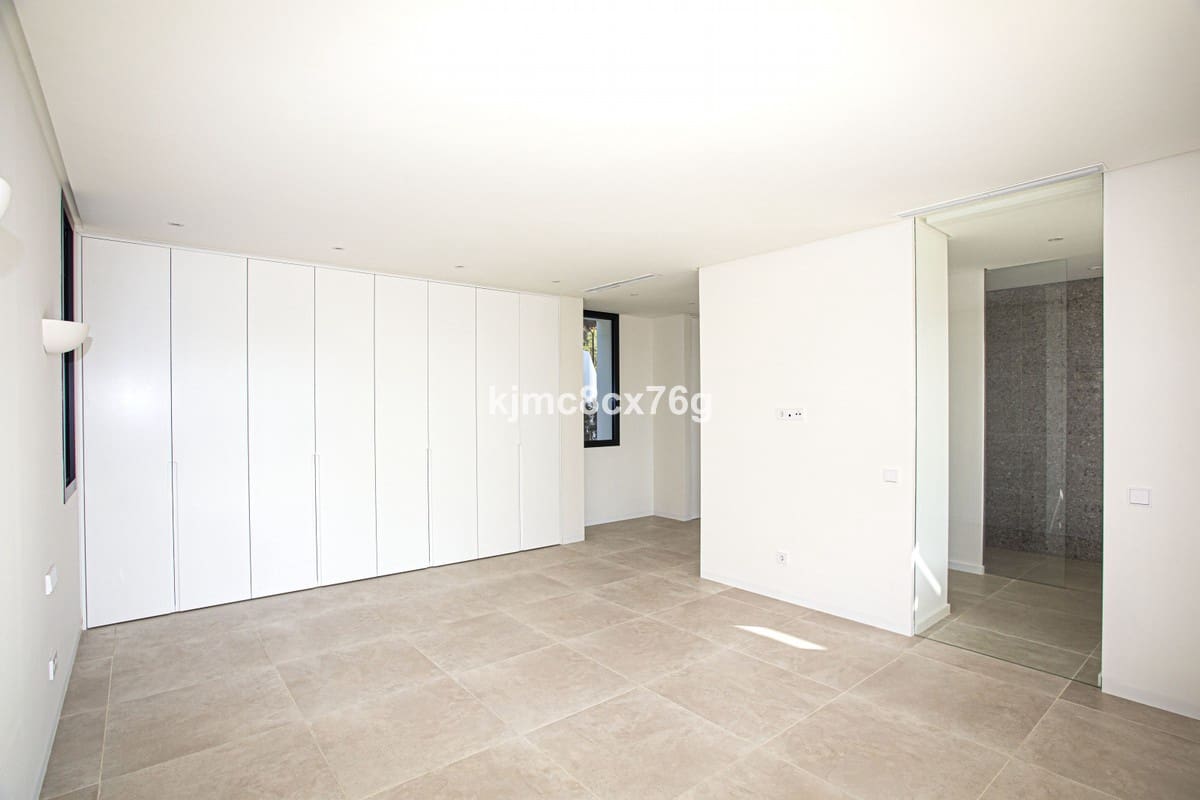 4 bedroom Villa for sale in Benahavis with pool garage - € 2,325,000 (Ref: 6386498)