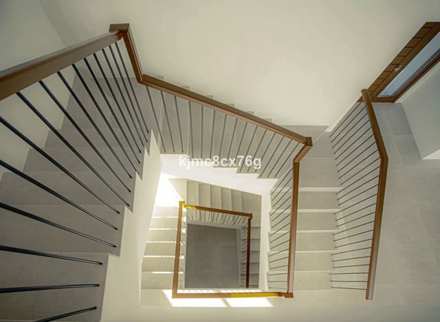 4 bedroom Villa for sale in Benahavís with pool garage - € 2,325,000 (Ref: 6386498)