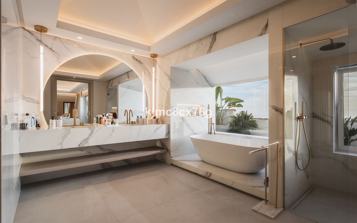 3 soverom Penthouse til salgs i Golden Mile med svømmebasseng garasje - € 2 795 000 (Ref: 6541717)