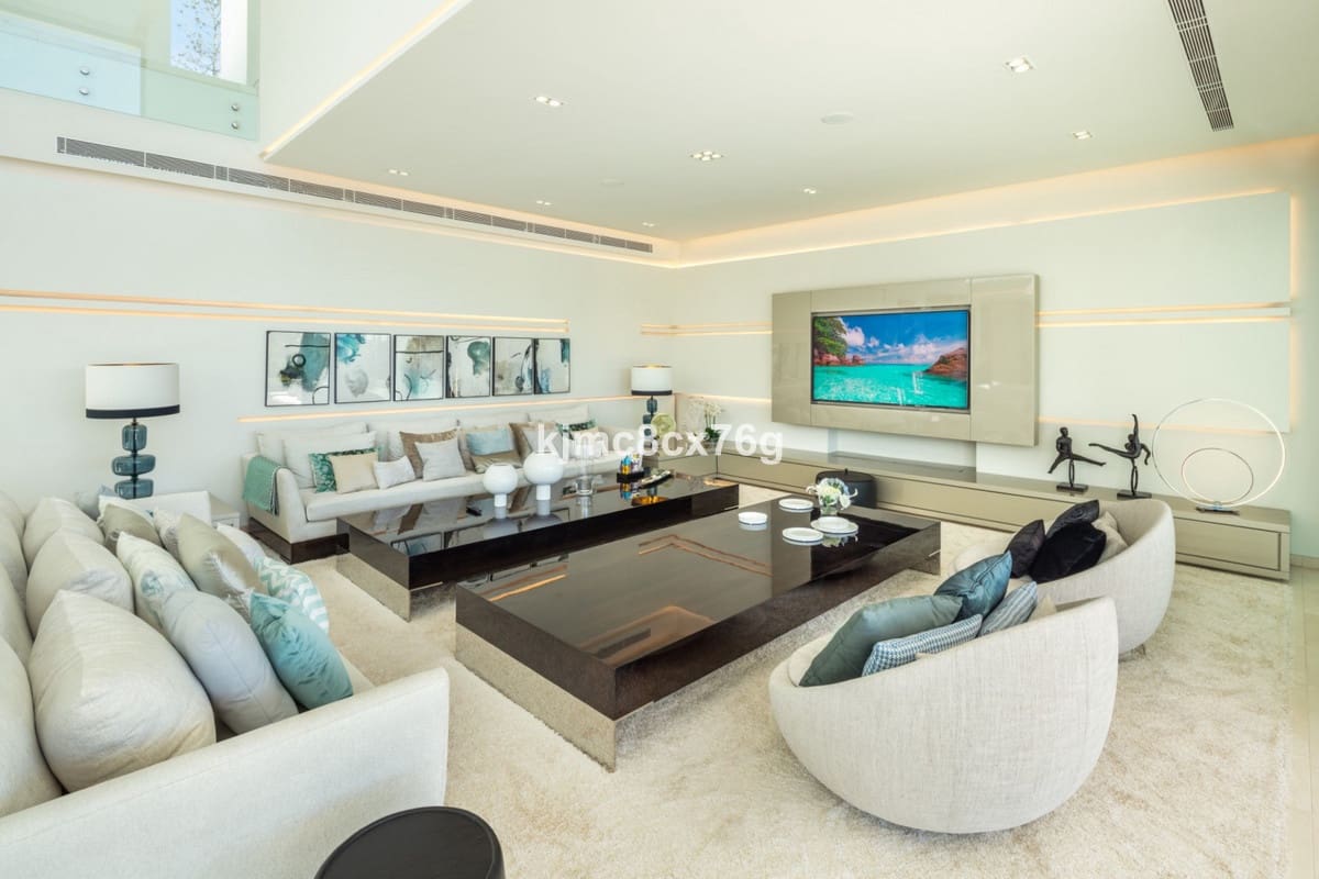 6 slaapkamer Villa te koop in Nueva Andalucia met zwembad garage - € 6.990.000 (Ref: 6541722)