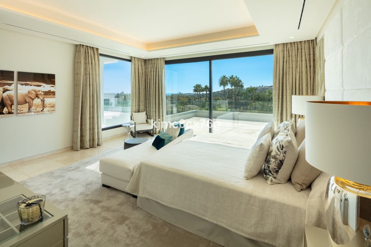 6 slaapkamer Villa te koop in Nueva Andalucia met zwembad garage - € 6.990.000 (Ref: 6541722)