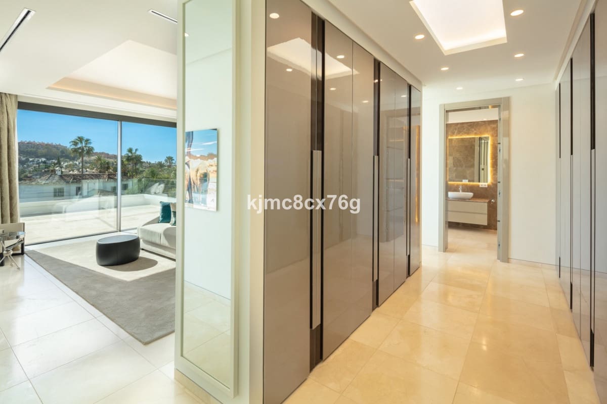 6 slaapkamer Villa te koop in Nueva Andalucia met zwembad garage - € 6.990.000 (Ref: 6541722)