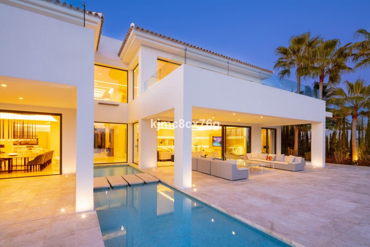 6 slaapkamer Villa te koop in Nueva Andalucia met zwembad garage - € 6.990.000 (Ref: 6541722)