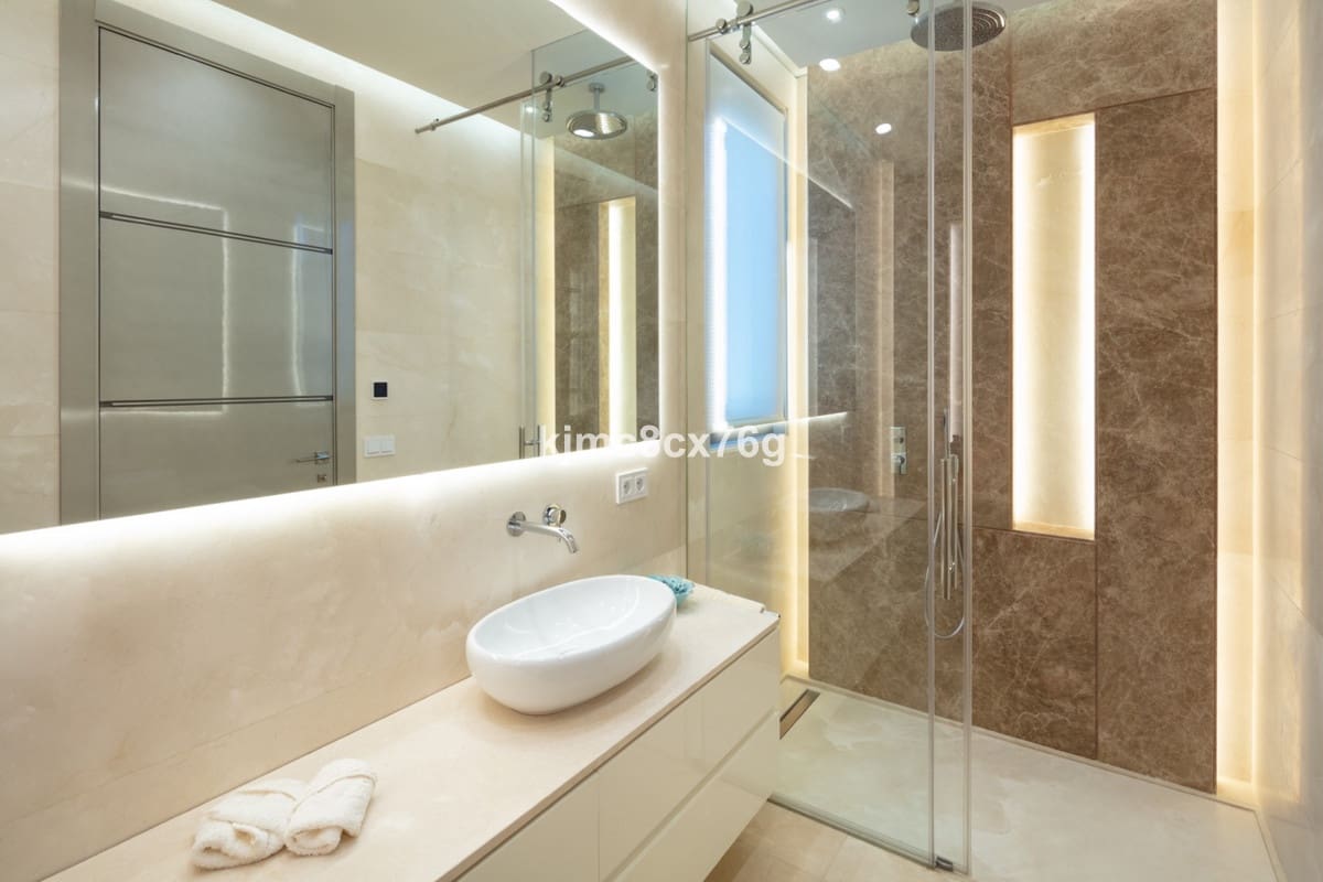 6 slaapkamer Villa te koop in Nueva Andalucia met zwembad garage - € 6.990.000 (Ref: 6541722)