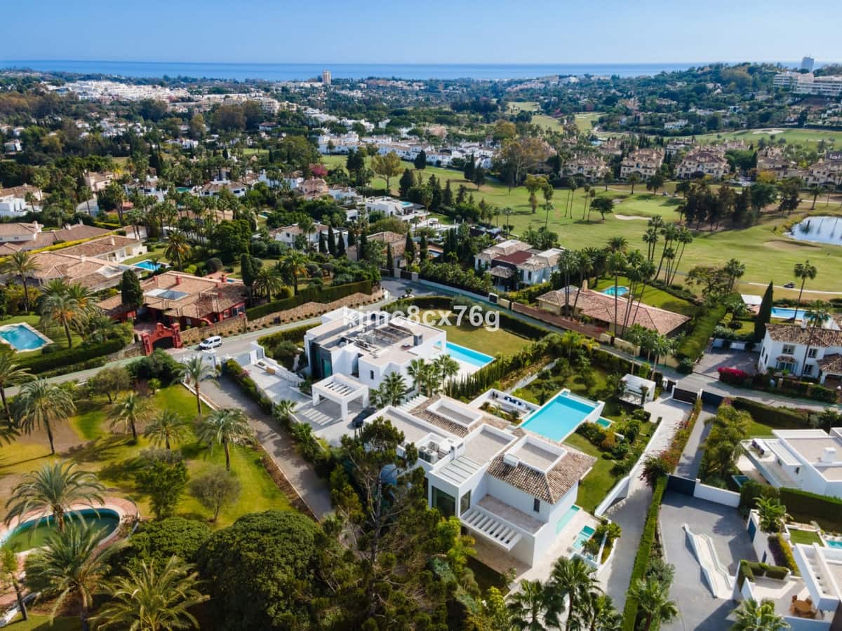 6 slaapkamer Villa te koop in Nueva Andalucia met zwembad garage - € 6.990.000 (Ref: 6541722)