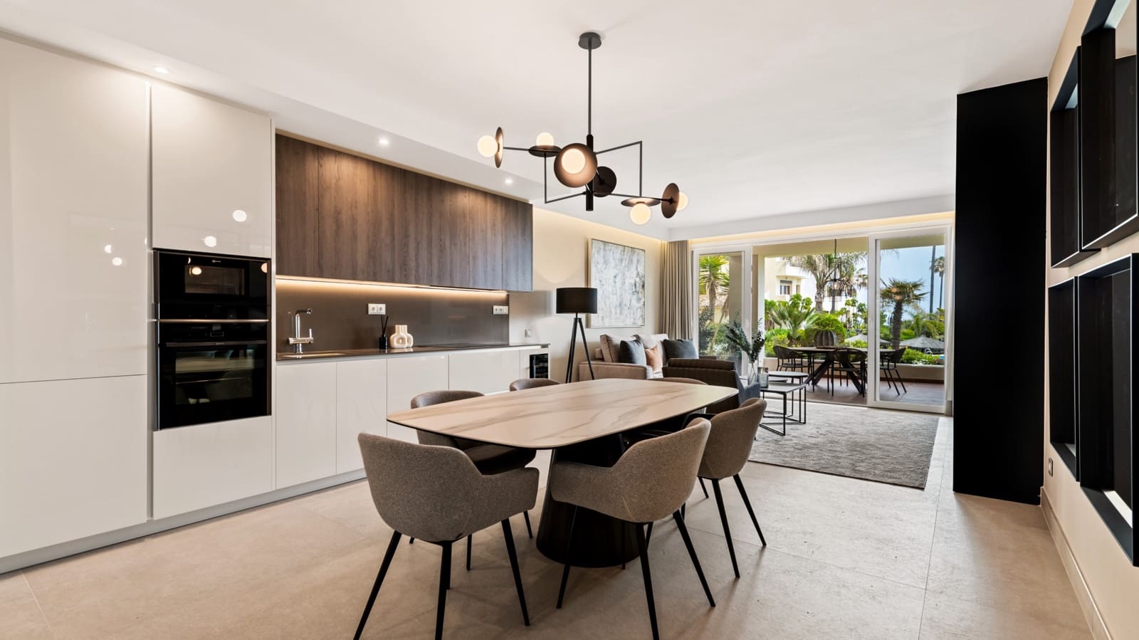 4 soverom Strandleiligheter til salgs i Estepona med svømmebasseng garasje - € 1 235 000 (Ref: 6881982)