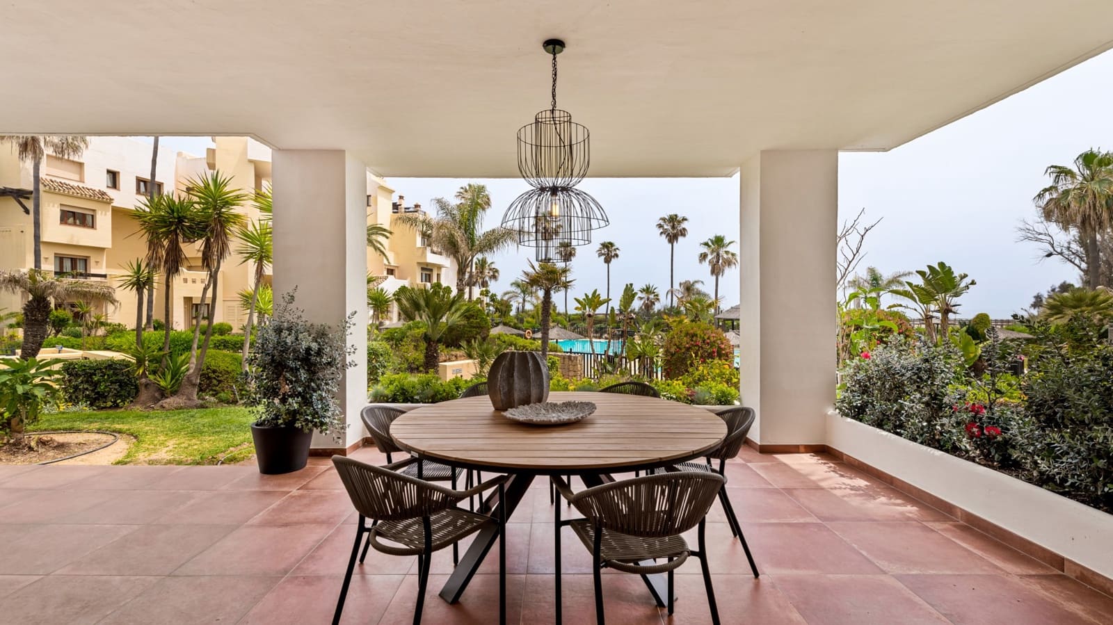 4 soverom Strandleiligheter til salgs i Estepona med svømmebasseng garasje - € 1 235 000 (Ref: 6881982)