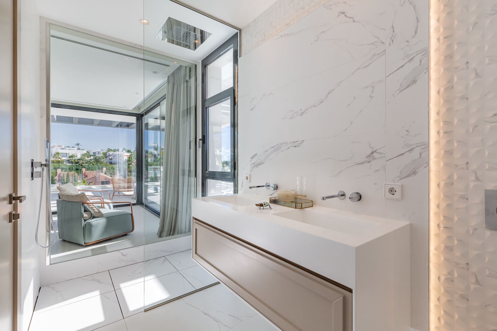 6 slaapkamer Villa te koop in Nueva Andalucia met zwembad garage - € 4.100.000 (Ref: 6898757)