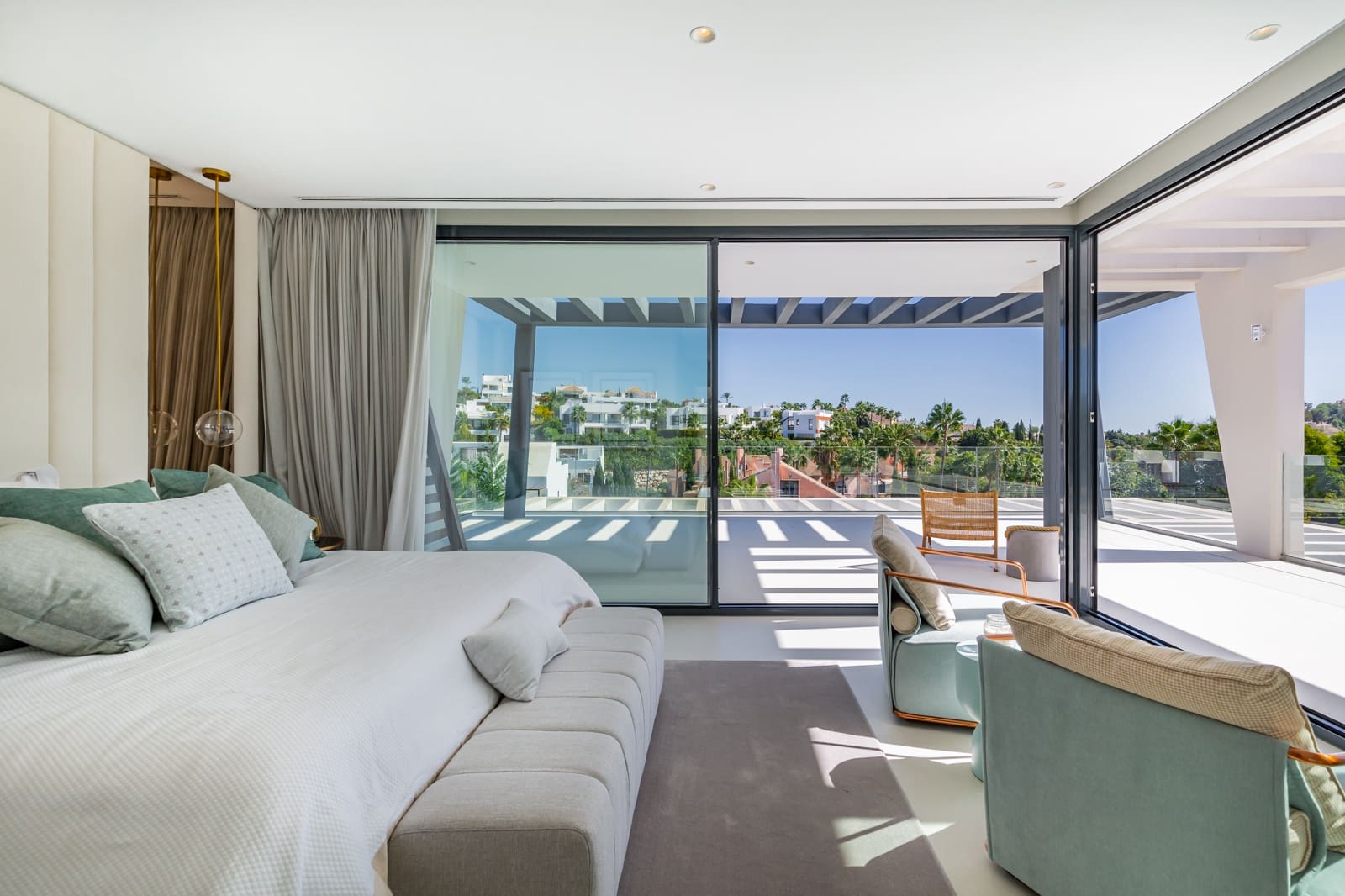 6 slaapkamer Villa te koop in Nueva Andalucia met zwembad garage - € 4.100.000 (Ref: 6898757)