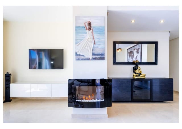 3 bedroom Penthouse for sale in Calahonda, Mijas with pool garage - € 560,000 (Ref: 6902669)