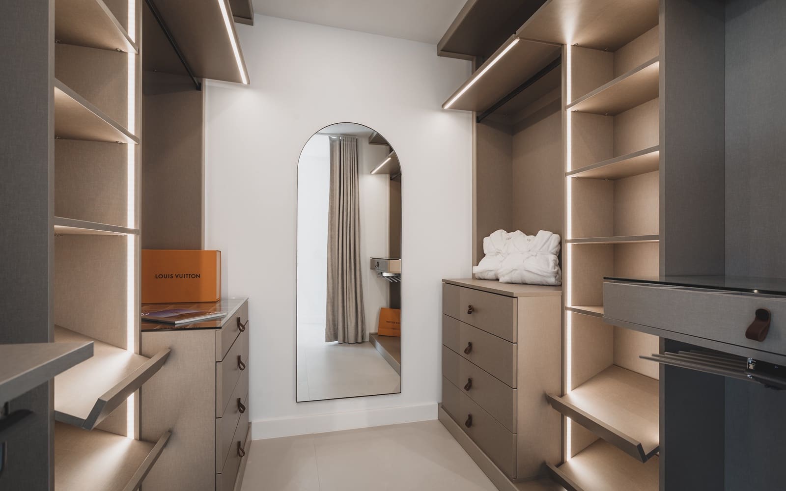 3 sypialnia Penthouse na sprzedaż w Nueva Andalucia z basenem garażem - 1 790 000 € (Ref: 6968888)