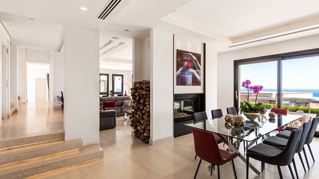 5 sypialnia Willa na sprzedaż w Los Monteros, Marbella z basenem garażem - 3 450 000 € (Ref: 6988353)