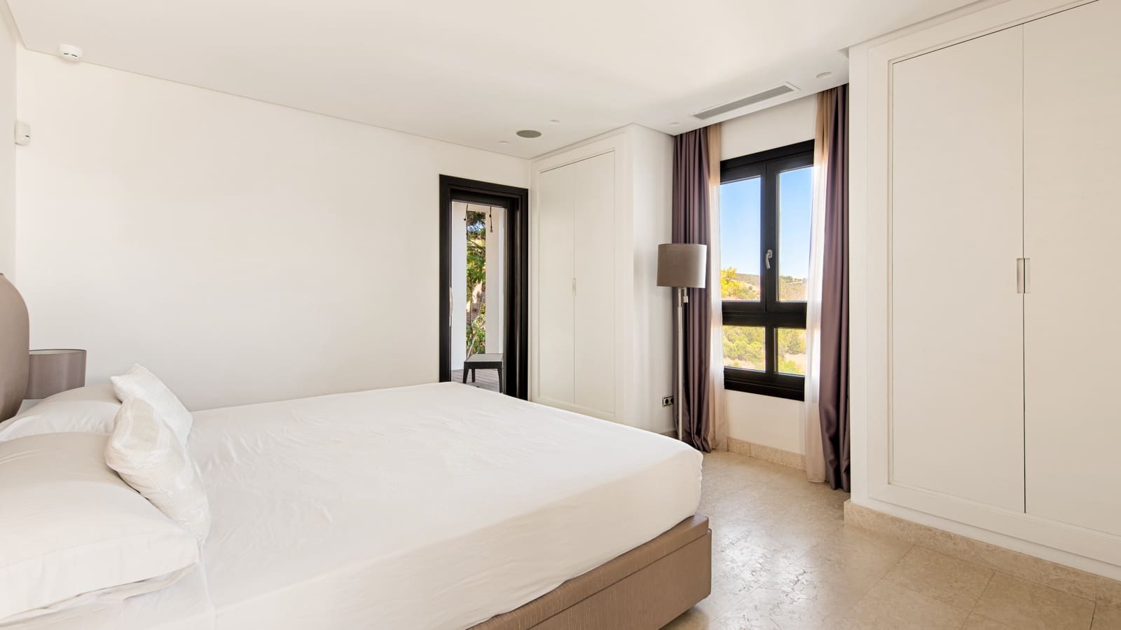 5 quarto Moradia para venda em Los Monteros com piscina garagem - 3 450 000 € (Ref: 6988353)