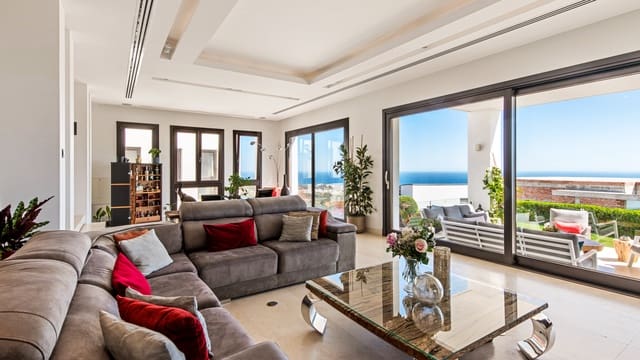 5 sypialnia Willa na sprzedaż w Los Monteros, Marbella z basenem garażem - 3 450 000 € (Ref: 6988353)