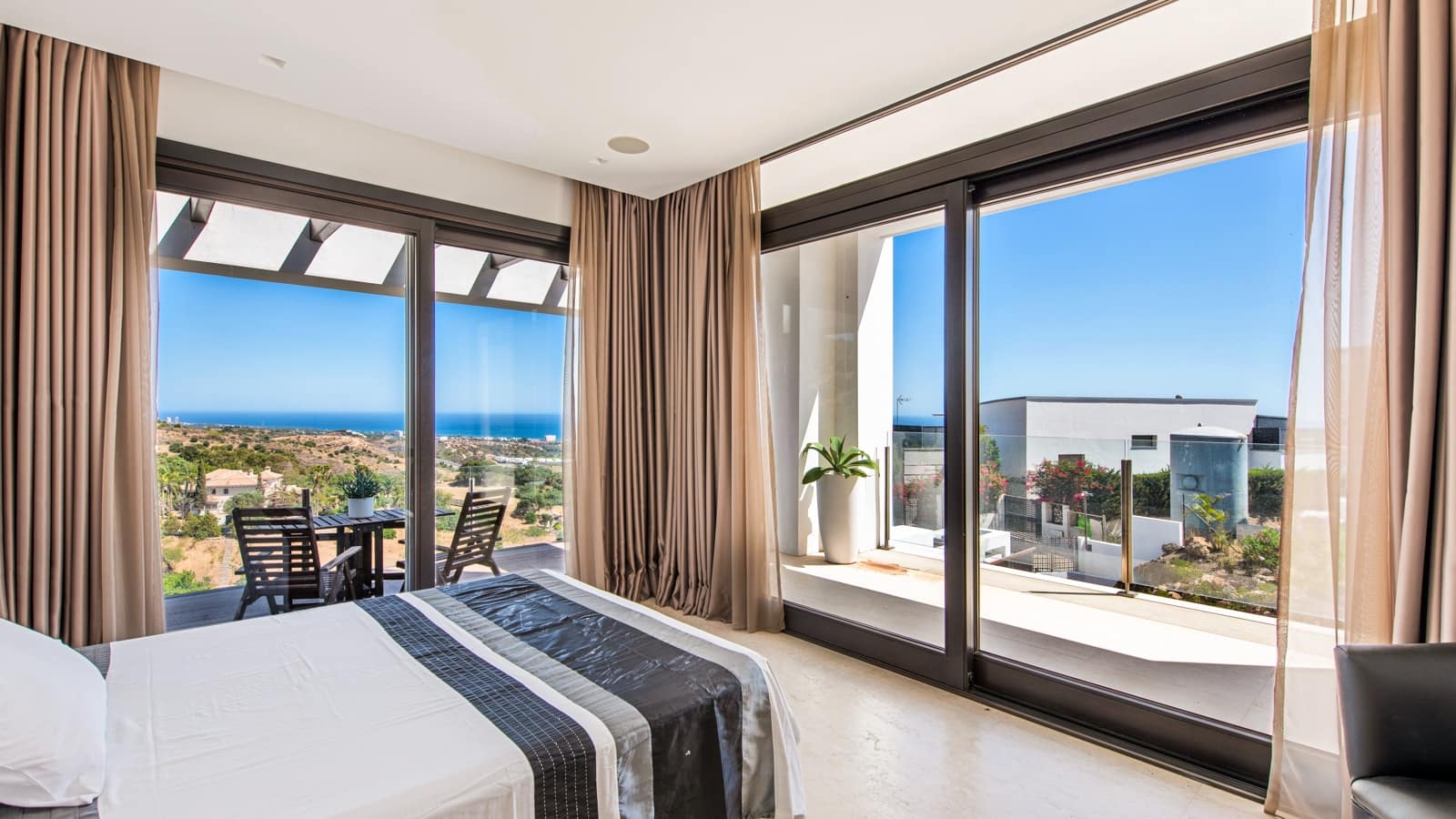 5 quarto Moradia para venda em Los Monteros com piscina garagem - 3 450 000 € (Ref: 6988353)