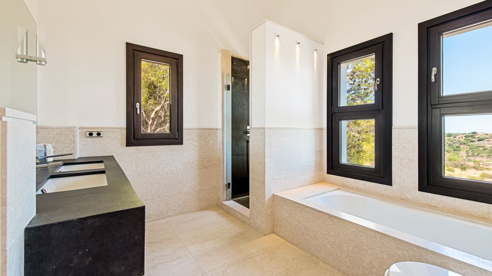 5 quarto Moradia para venda em Los Monteros com piscina garagem - 3 450 000 € (Ref: 6988353)