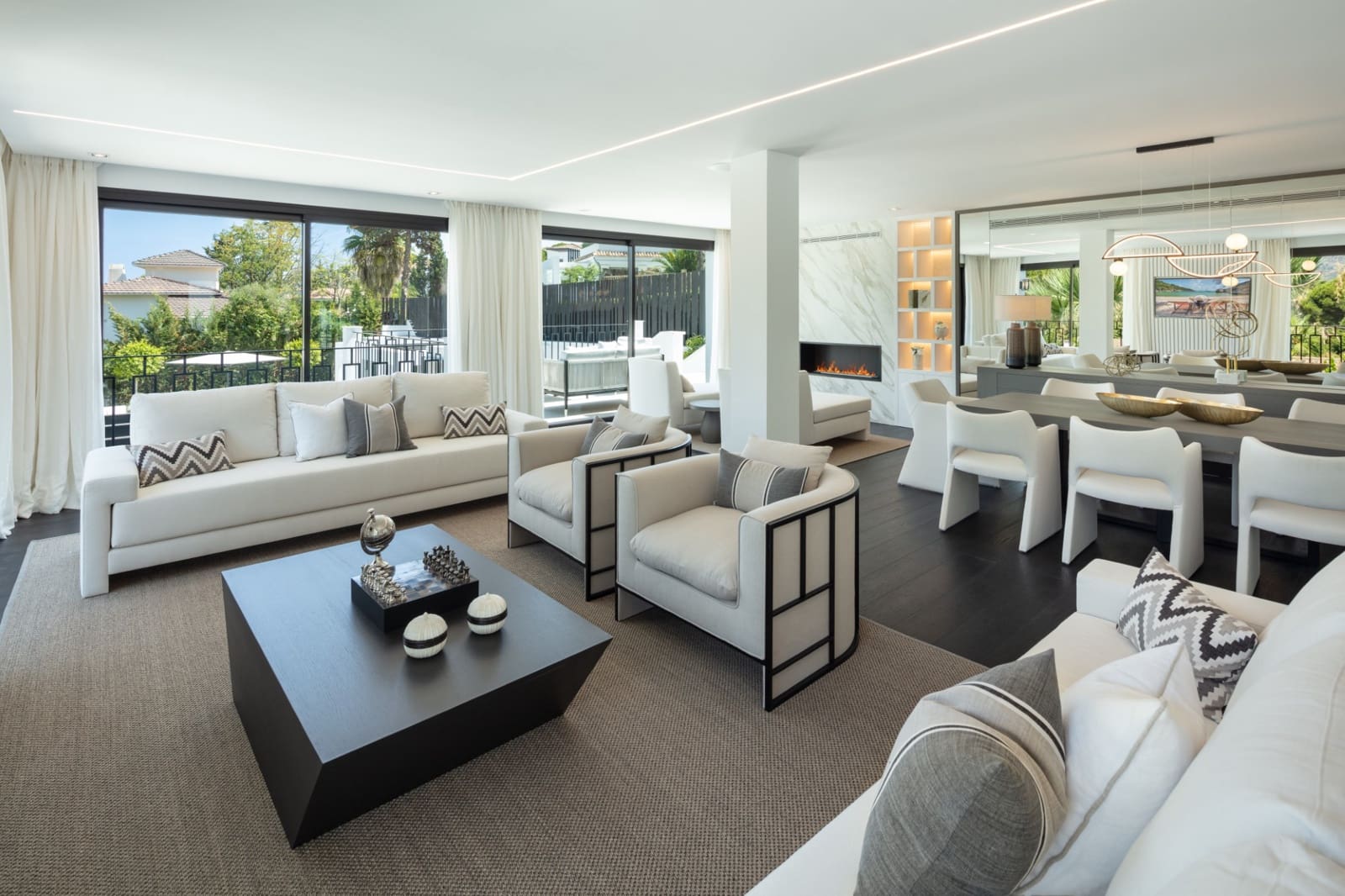 5 slaapkamer Villa te koop in Nueva Andalucia met zwembad garage - € 3.995.000 (Ref: 7352439)