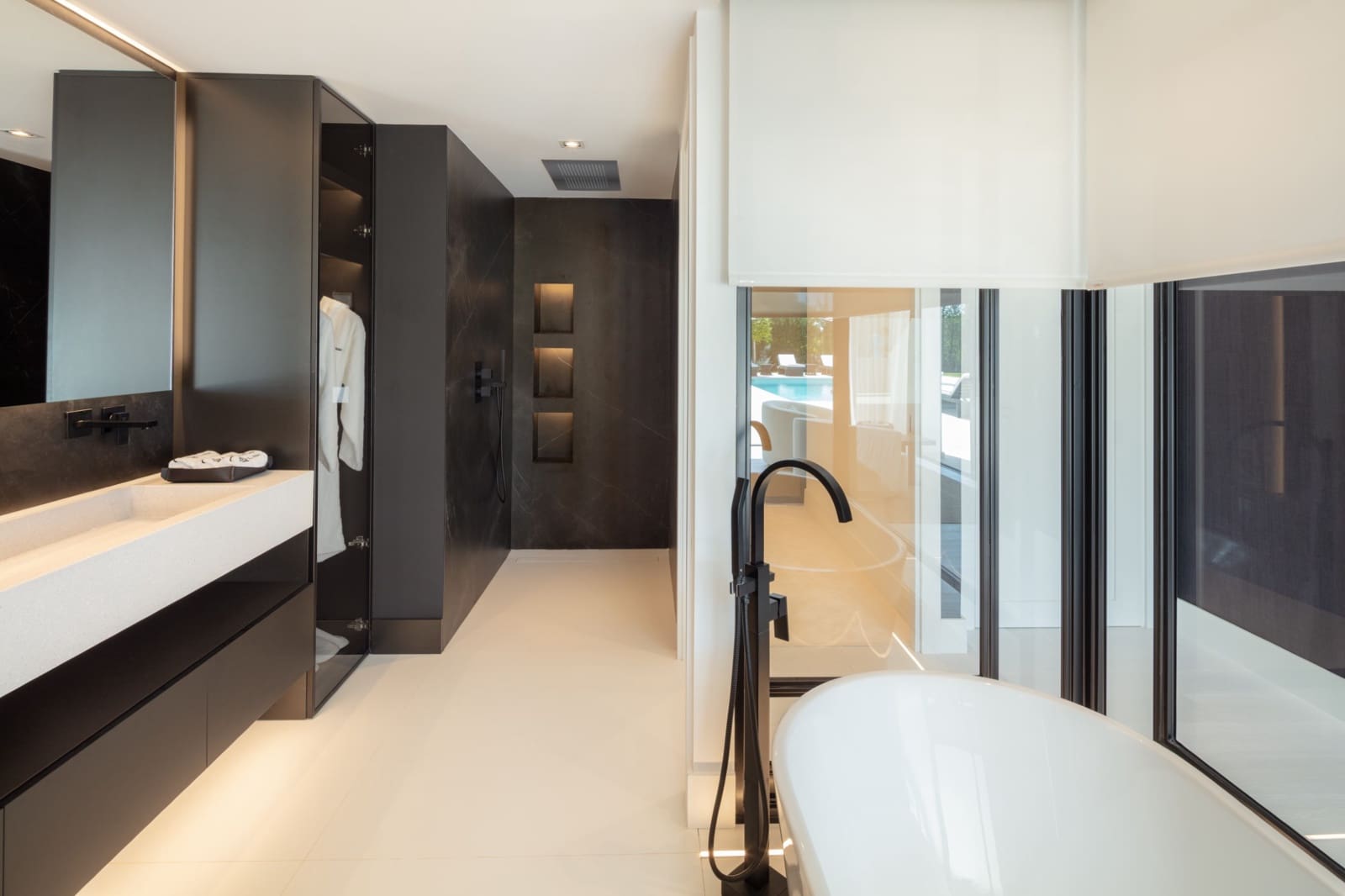 5 slaapkamer Villa te koop in Nueva Andalucia met zwembad garage - € 3.995.000 (Ref: 7352439)