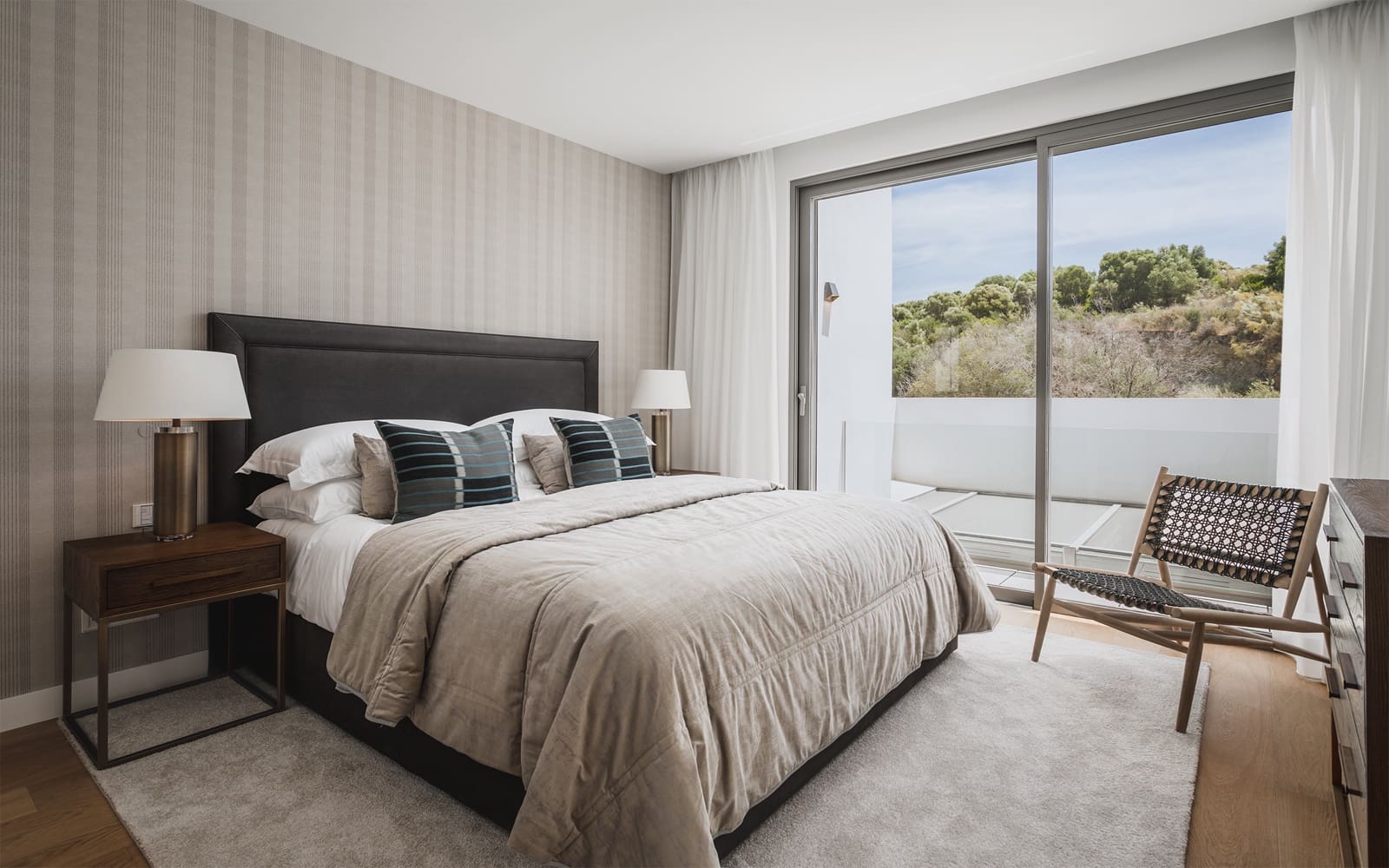 5 soverom Kjedet enebolig til salgs i El Paraiso med svømmebasseng garasje - € 2 995 000 (Ref: 7358617)