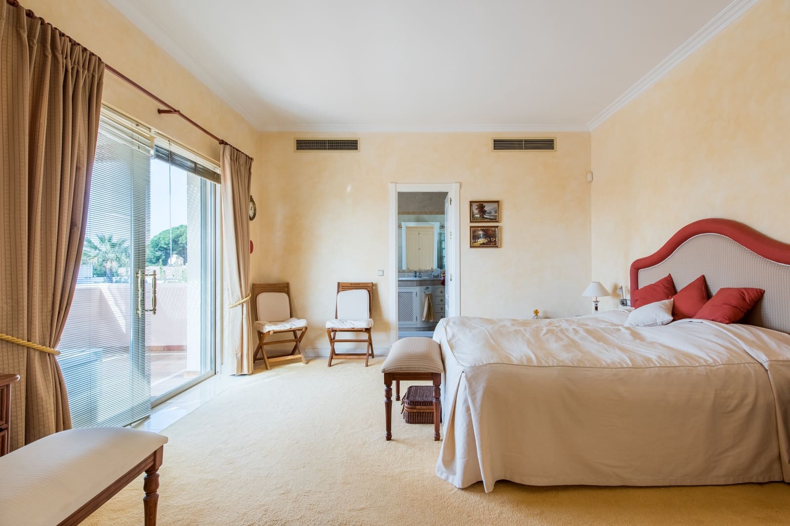 4 sypialnia Willa na sprzedaż w Marbella del Este z basenem garażem - 1 975 000 € (Ref: 7372034)