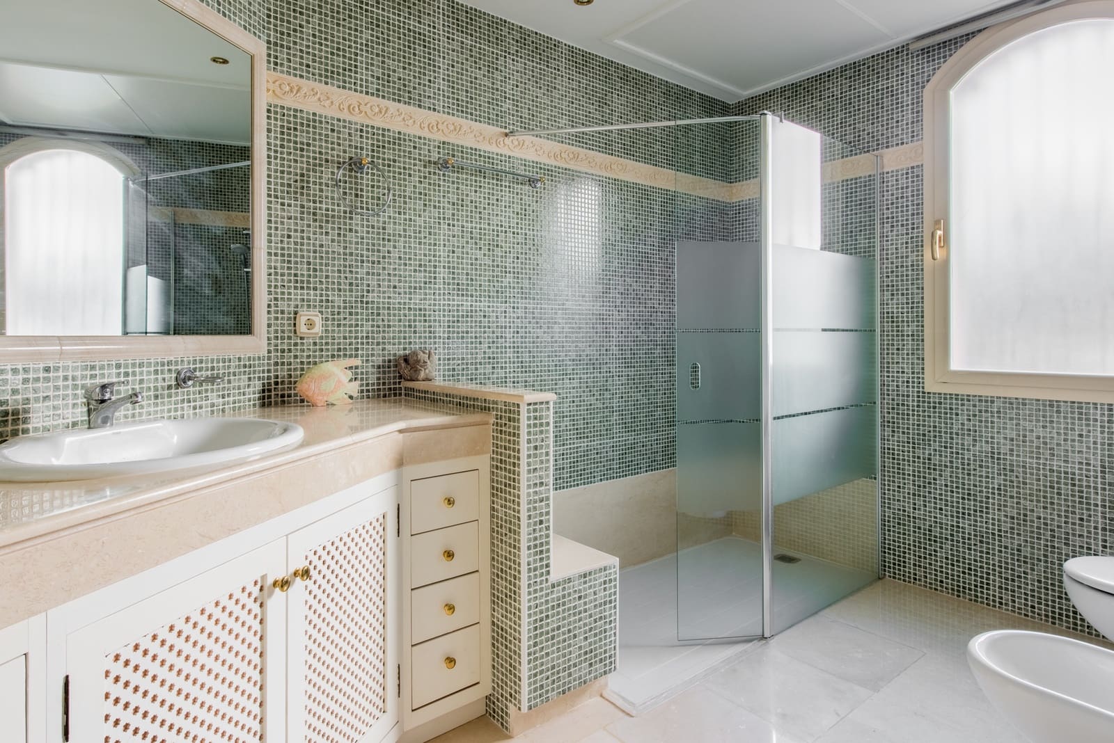 4 sypialnia Willa na sprzedaż w Marbella del Este z basenem garażem - 1 975 000 € (Ref: 7372034)