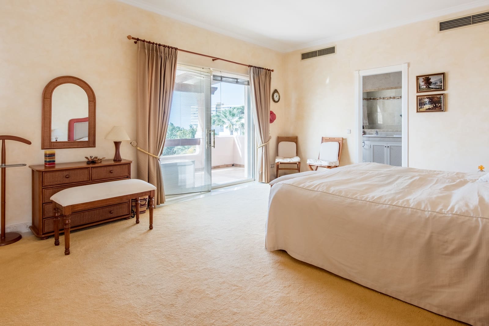 4 sypialnia Willa na sprzedaż w Marbella del Este z basenem garażem - 1 975 000 € (Ref: 7372034)