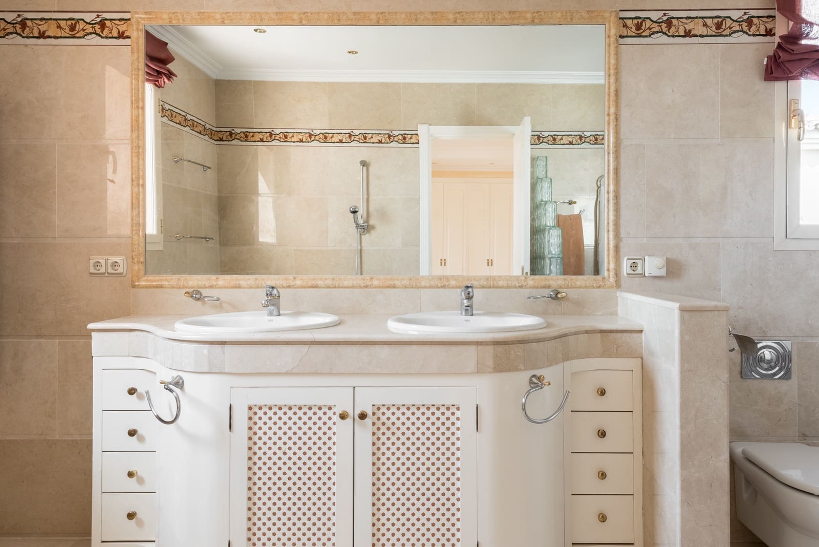 4 sypialnia Willa na sprzedaż w Marbella del Este z basenem garażem - 1 975 000 € (Ref: 7372034)