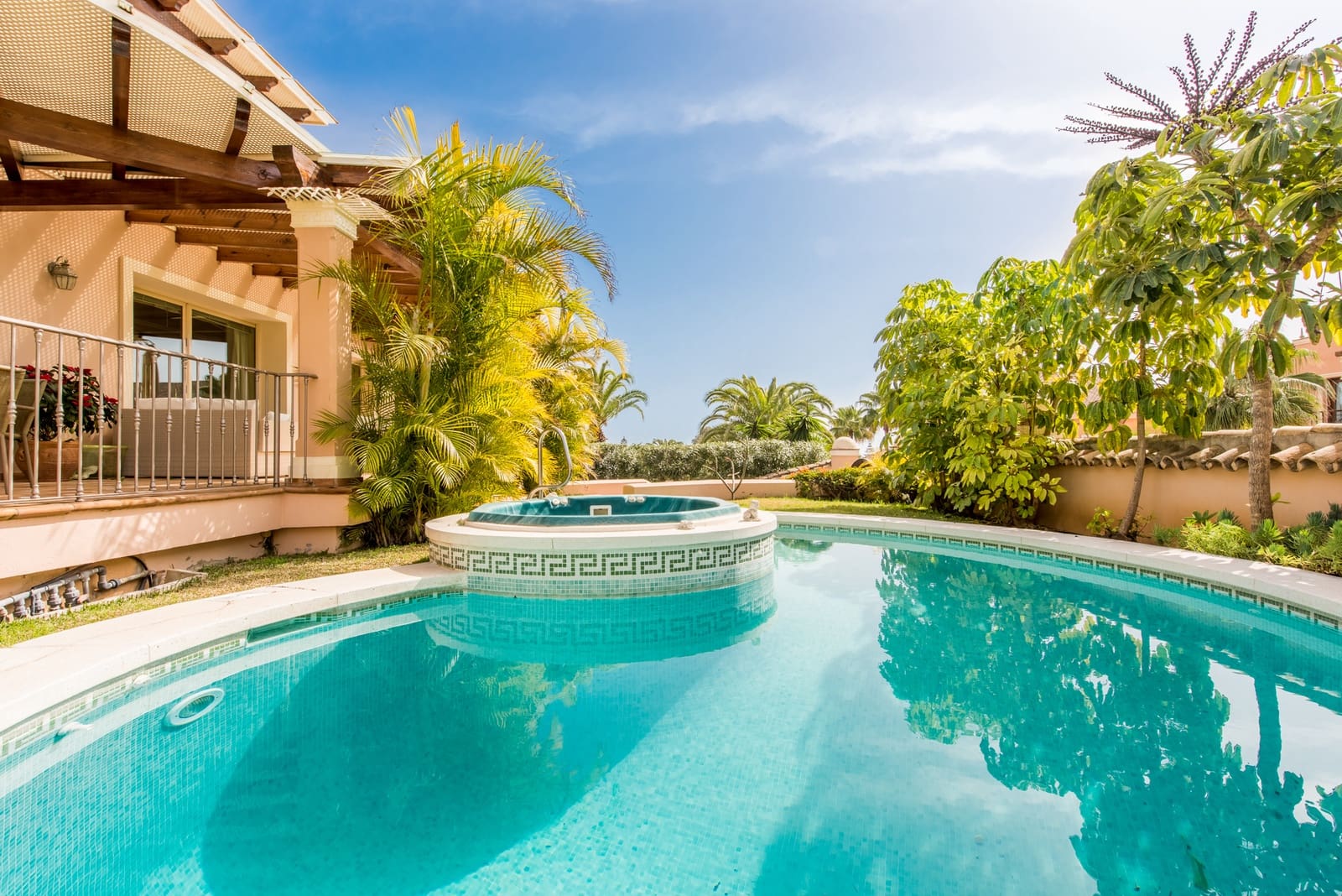 4 sypialnia Willa na sprzedaż w Marbella del Este z basenem garażem - 1 975 000 € (Ref: 7372034)